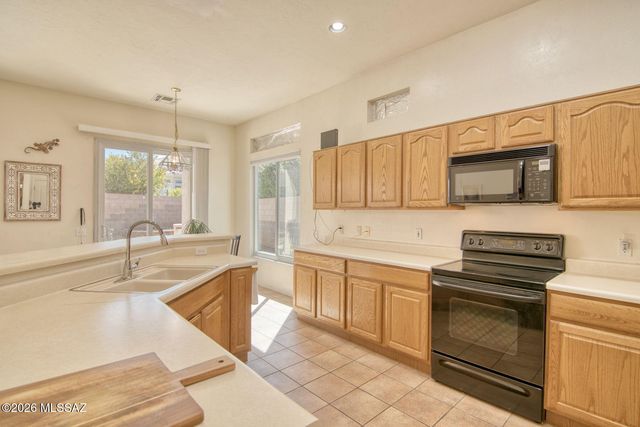 333 W Continental Vista Place, Green Valley, AZ 85614