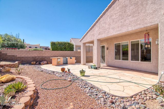 333 W Continental Vista Place, Green Valley, AZ 85614