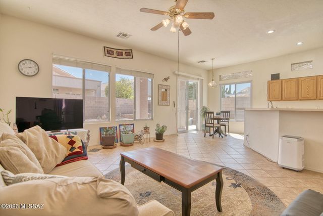333 W Continental Vista Place, Green Valley, AZ 85614