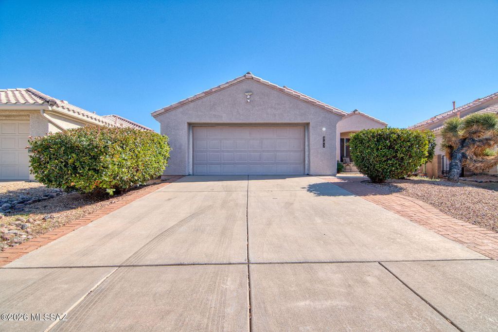 333 W Continental Vista Place, Green Valley, AZ 85614