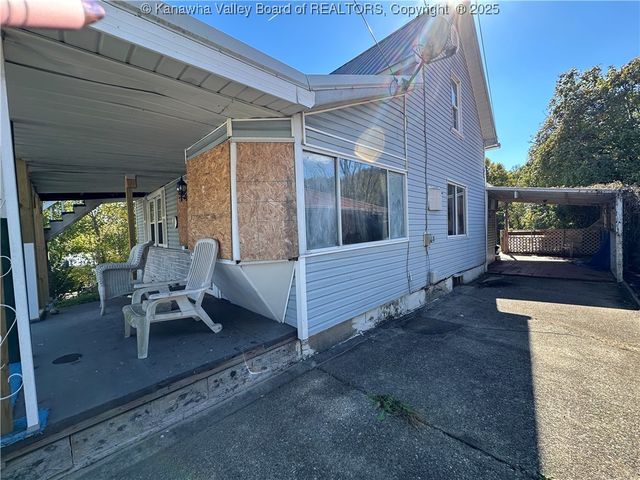 3962 39th Street E, Nitro, WV 25143