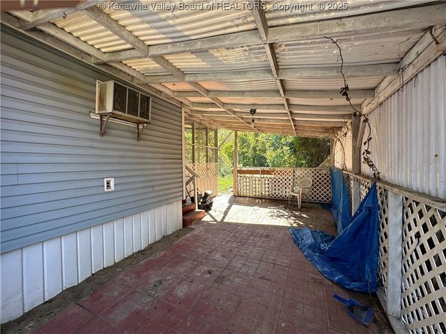 3962 39th Street E, Nitro, WV 25143