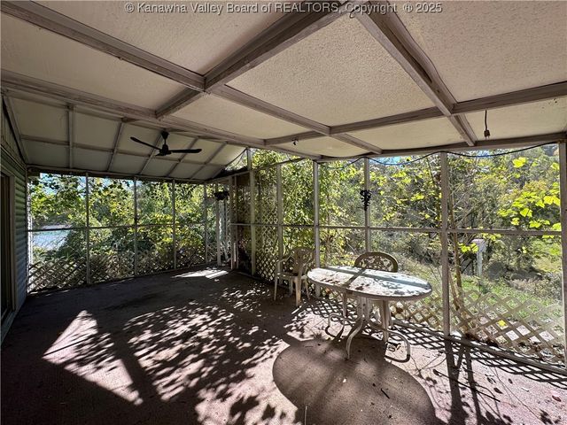 3962 39th Street E, Nitro, WV 25143