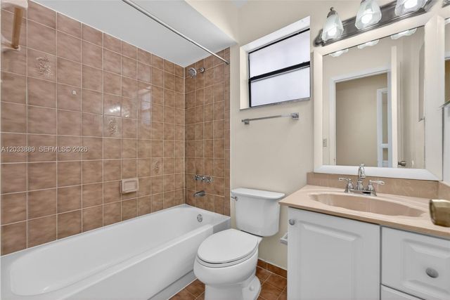 983 W 42nd Pl, Hialeah, FL 33012