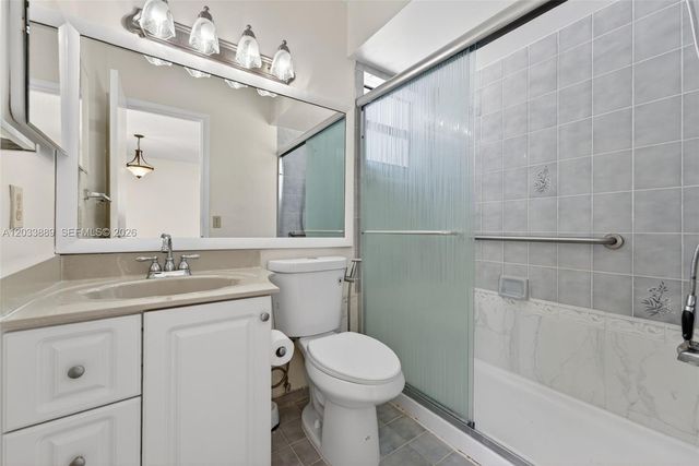 983 W 42nd Pl, Hialeah, FL 33012