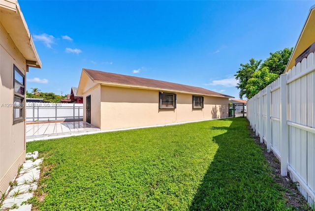 983 W 42nd Pl, Hialeah, FL 33012