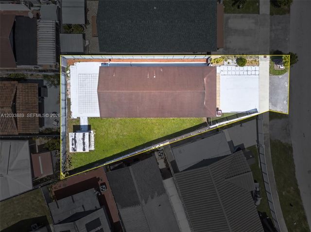 983 W 42nd Pl, Hialeah, FL 33012