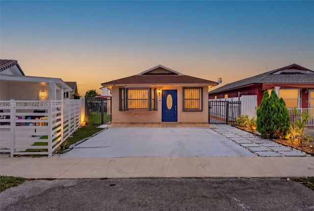 983 W 42nd Pl, Hialeah, FL 33012