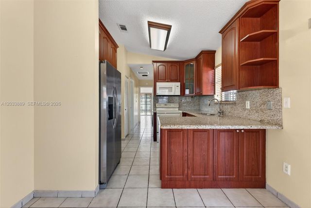 983 W 42nd Pl, Hialeah, FL 33012