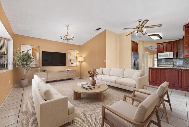 983 W 42nd Pl, Hialeah, FL 33012
