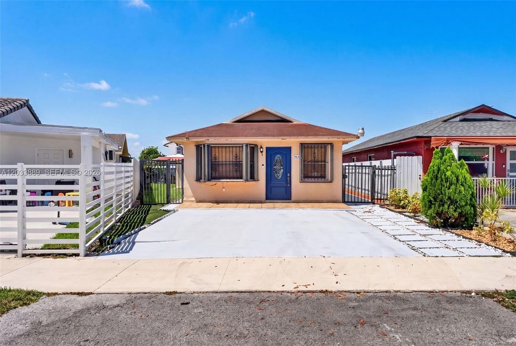 983 W 42nd Pl, Hialeah, FL 33012
