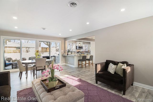 17638 New Hampshire Drive, Southfield, MI 48075