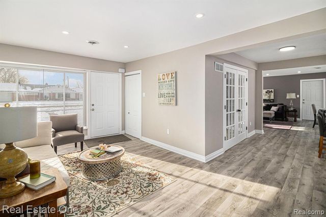 17638 New Hampshire Drive, Southfield, MI 48075