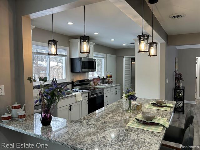 17638 New Hampshire Drive, Southfield, MI 48075