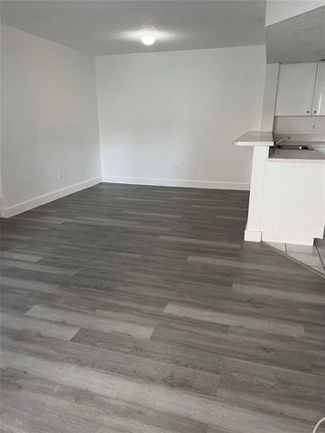 18860 NW 57th Avenue 106, Hialeah, FL 33015