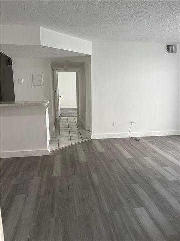 18860 NW 57th Avenue 106, Hialeah, FL 33015