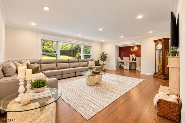 76 Mohawk Rd, Millburn Twp., NJ 07078