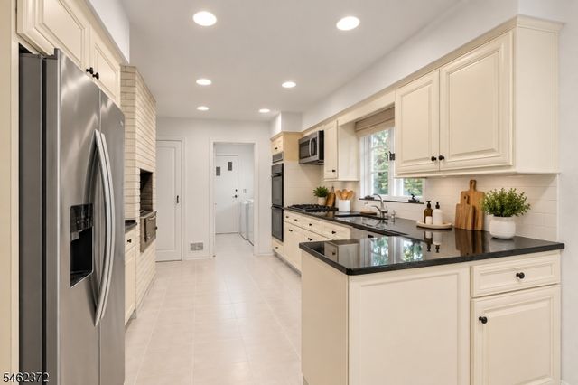 76 Mohawk Rd, Millburn Twp., NJ 07078