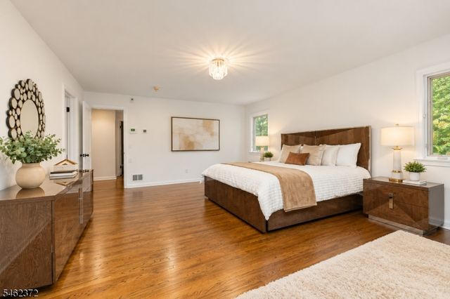 76 Mohawk Rd, Millburn Twp., NJ 07078