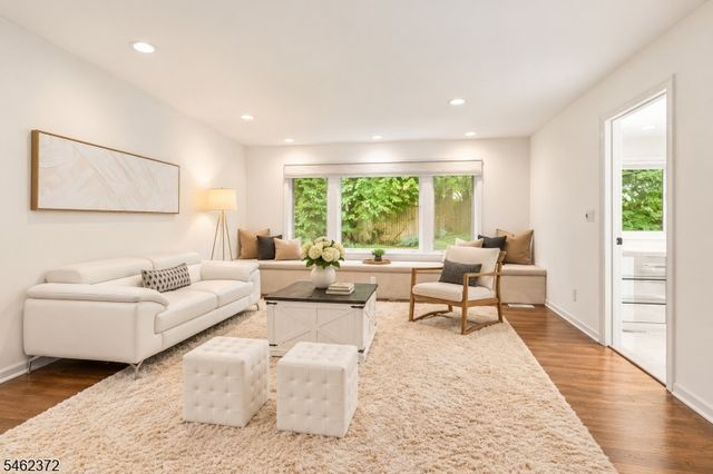 76 Mohawk Rd, Millburn Twp., NJ 07078