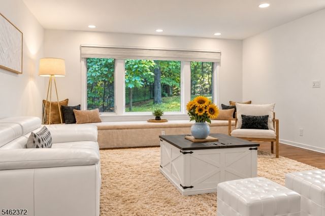 76 Mohawk Rd, Millburn Twp., NJ 07078