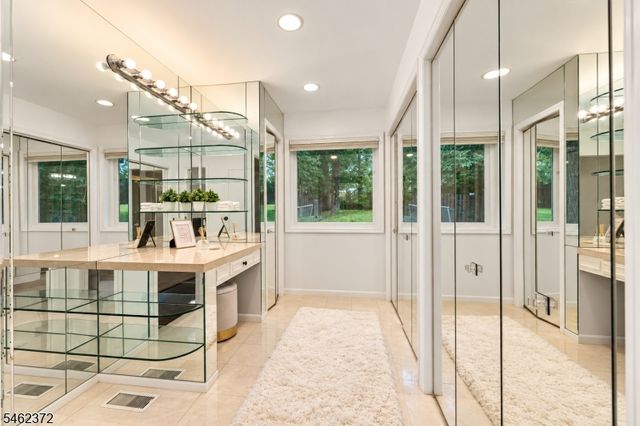 76 Mohawk Rd, Millburn Twp., NJ 07078