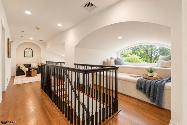 76 Mohawk Rd, Millburn Twp., NJ 07078