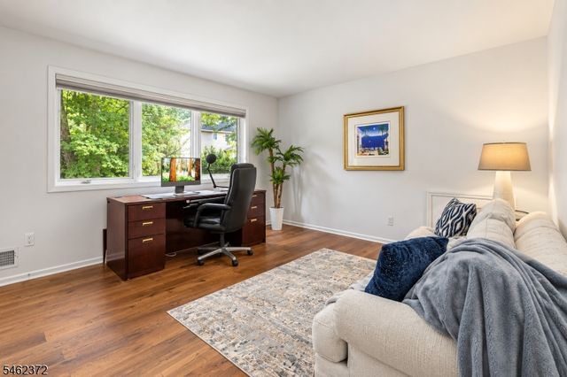 76 Mohawk Rd, Millburn Twp., NJ 07078