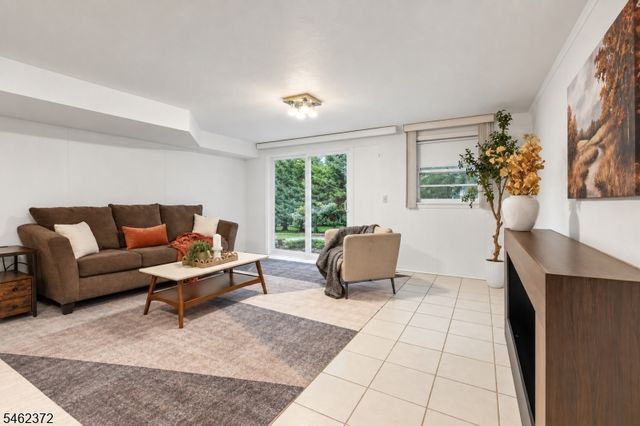 76 Mohawk Rd, Millburn Twp., NJ 07078