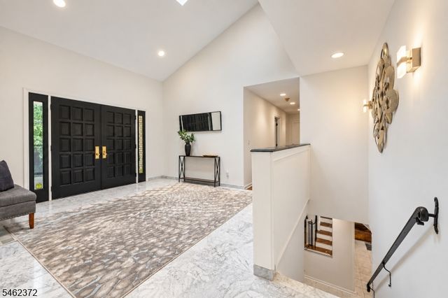 76 Mohawk Rd, Millburn Twp., NJ 07078