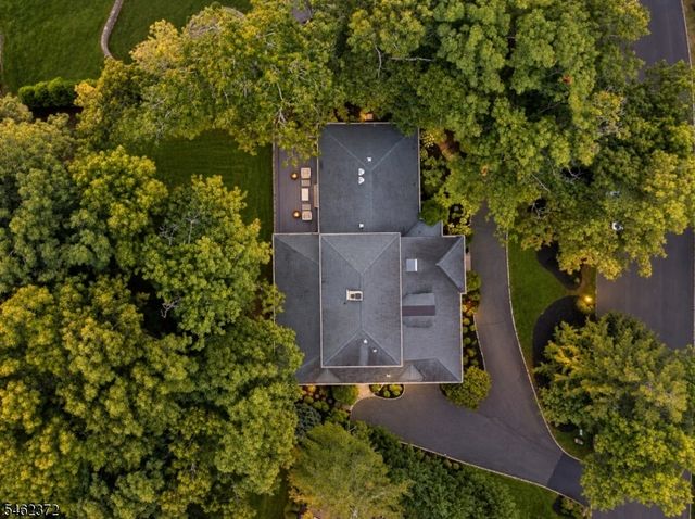 76 Mohawk Rd, Millburn Twp., NJ 07078