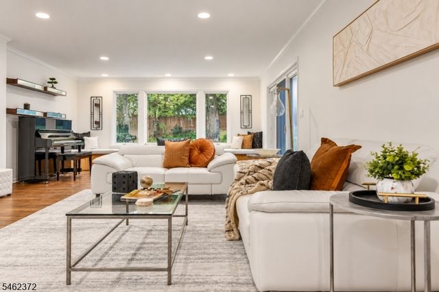 76 Mohawk Rd, Millburn Twp., NJ 07078