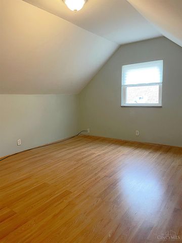 990 Covedale Avenue, Cincinnati, OH 45238