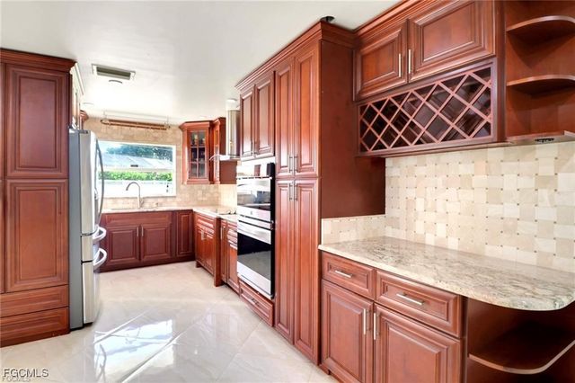 601 SE 31st ST, Cape Coral, FL 33904