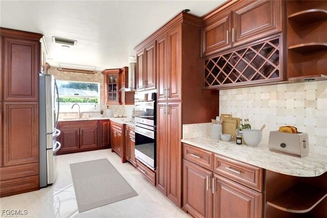 601 SE 31st ST, Cape Coral, FL 33904