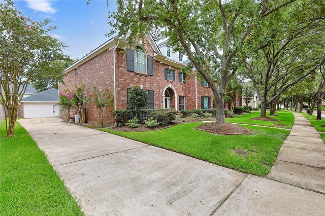 1415 Meadow Hill Drive, Sugar Land, TX 77479