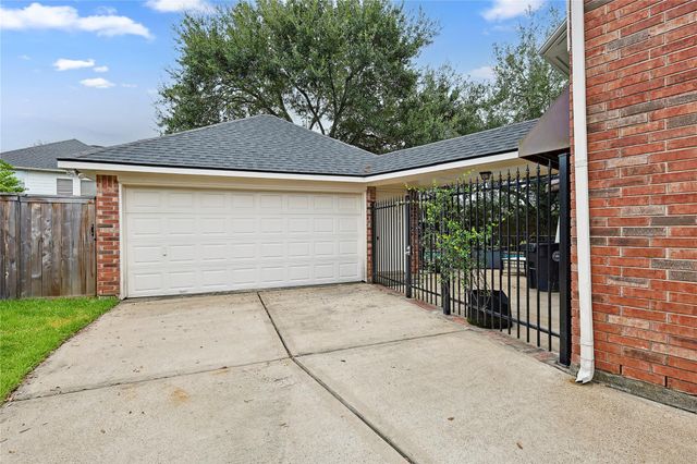 1415 Meadow Hill Drive, Sugar Land, TX 77479