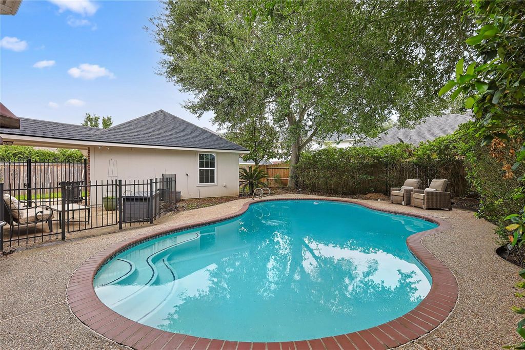 1415 Meadow Hill Drive, Sugar Land, TX 77479