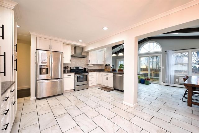 340 Kaufman Rd, Somerset, MA 02726