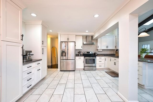 340 Kaufman Rd, Somerset, MA 02726