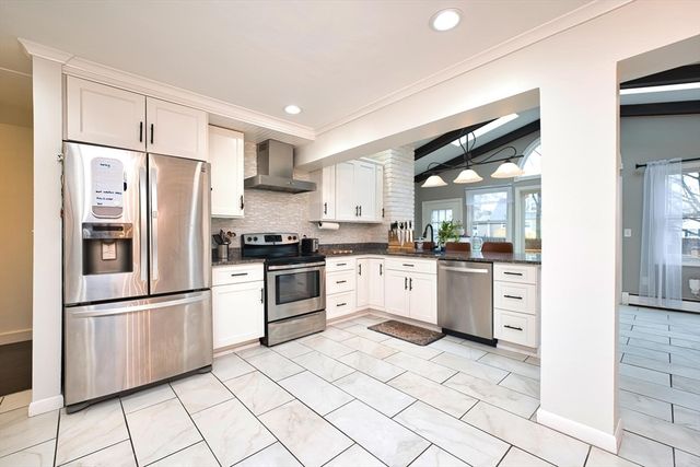 340 Kaufman Rd, Somerset, MA 02726