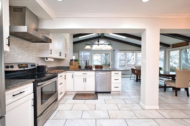 340 Kaufman Rd, Somerset, MA 02726