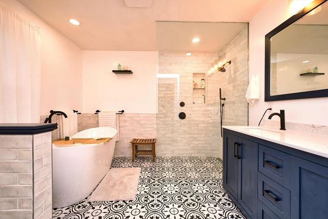 340 Kaufman Rd, Somerset, MA 02726