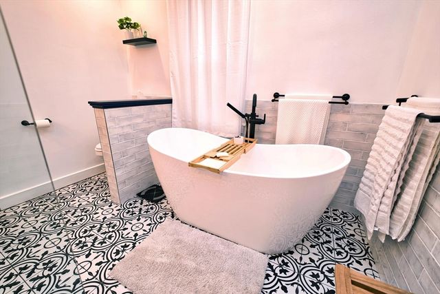 340 Kaufman Rd, Somerset, MA 02726