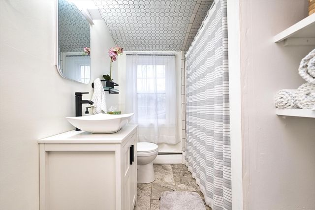 340 Kaufman Rd, Somerset, MA 02726