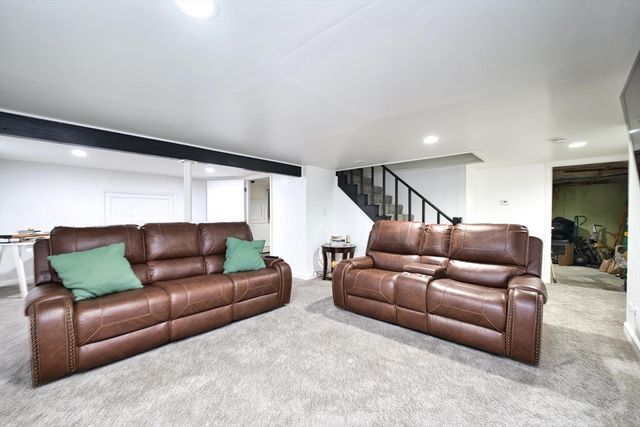 340 Kaufman Rd, Somerset, MA 02726