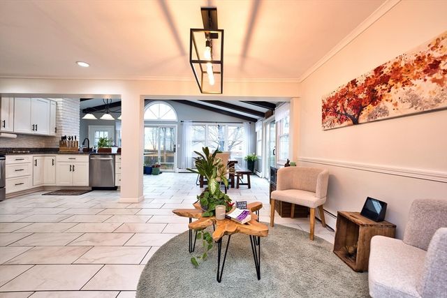 340 Kaufman Rd, Somerset, MA 02726