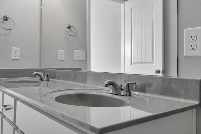 1000 Henry Place Blvd Unit 401, Clarksville, TN 37042