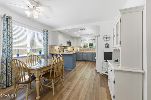 42423 Waterford Way, Quartz Hill, CA 93536