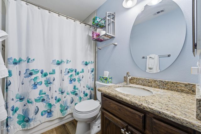 42423 Waterford Way, Quartz Hill, CA 93536